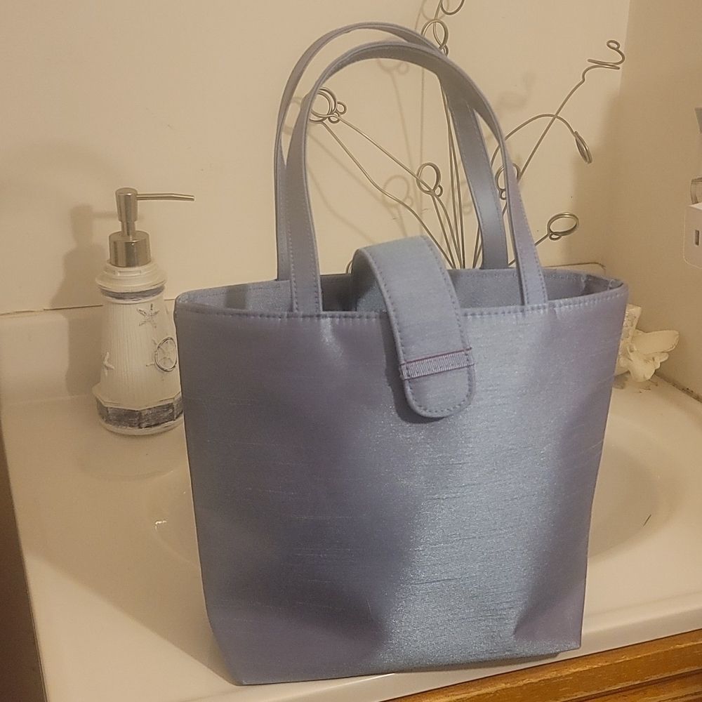 Estee Lauder Sky Blue Purse. Nwot. Fabric, snap closure gold tone. Gorgeous 😍